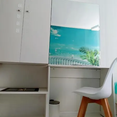 Cozy Maisonette With 2 Bathrooms In Center דירה