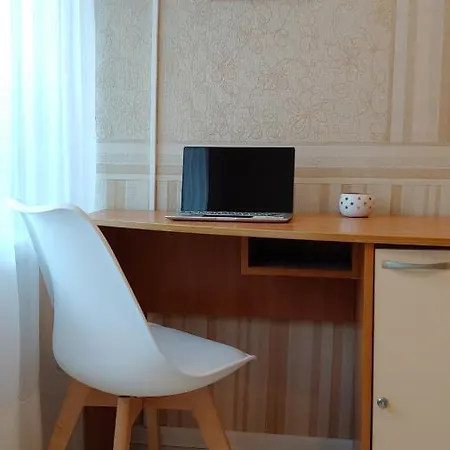 아파트 Cozy Maisonette With 2 Bathrooms In Center *