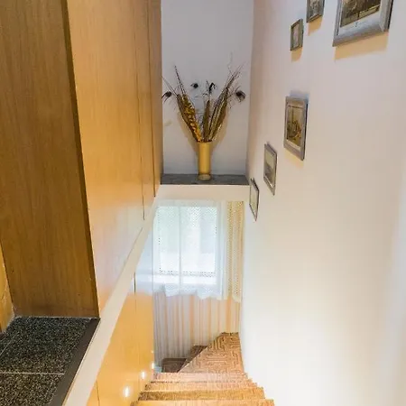 Cozy Maisonette With 2 Bathrooms In Center 바르나